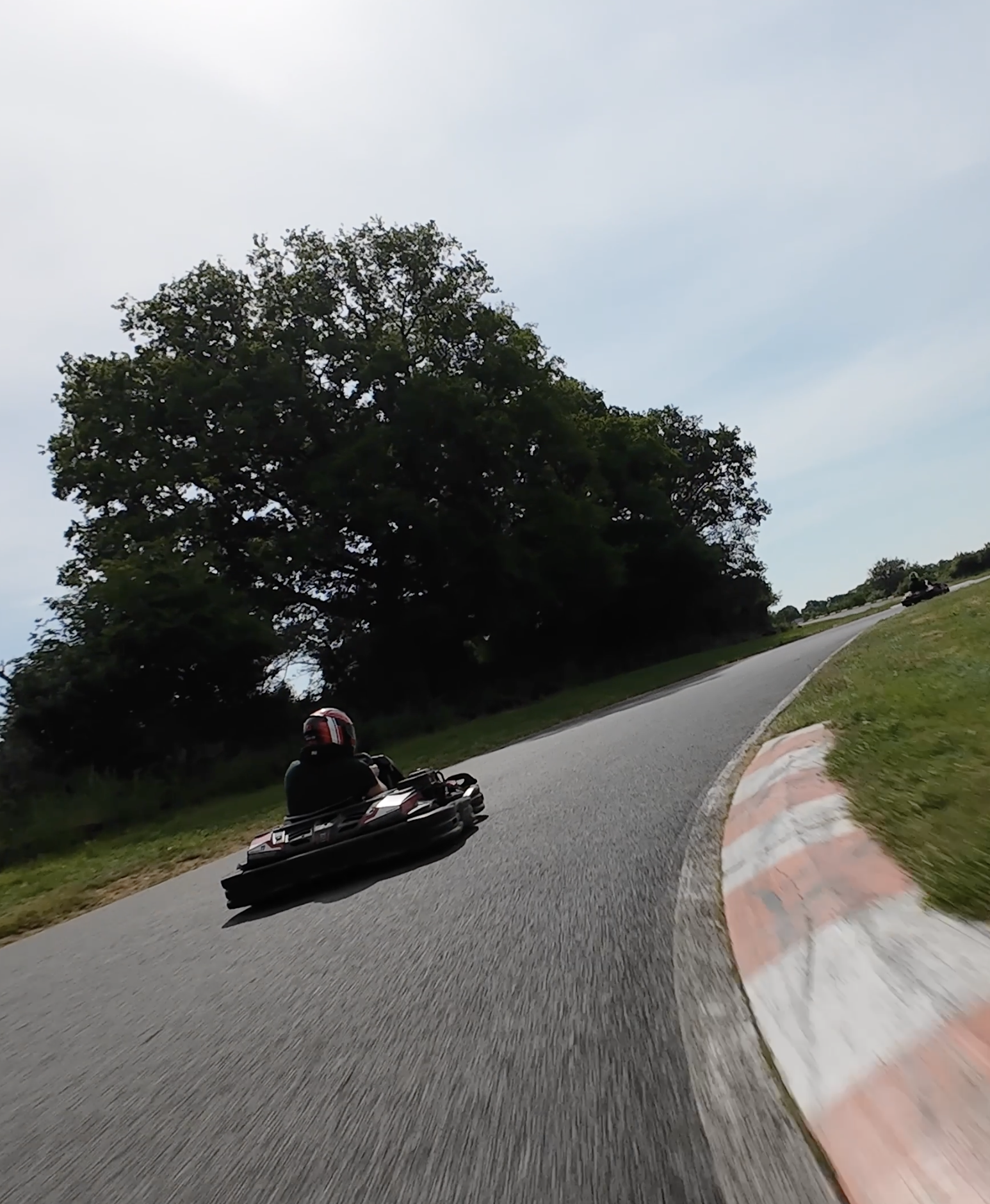Drone FPV en action lors de la course d'endurance karting MK Racing à Cholet — réalisation OKO Productions
